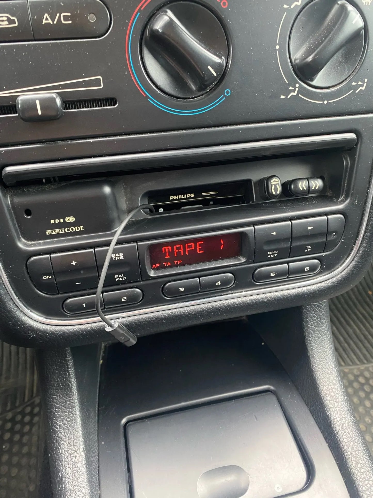 محول كاسيت بلوتوثBluetooth cassette adapter