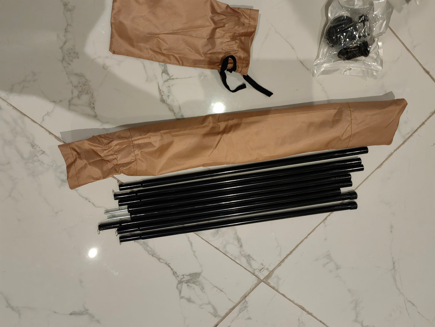 Waterproof Car Side Camping Tent for SUV, Lightweight, Foldable, Telescopic, 1 Year Warranty + Giftخيمة جانبية للسيارة مقاومة للماء للـSUV، خفيفة الوزن، قابلة للطي، تلسكوبية، ضمان سنة + هدية