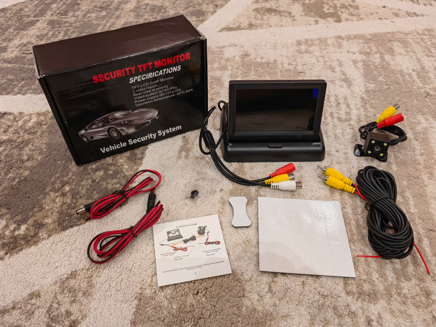 شاشة عرض عالية الدقة مع كامرة قابلة للطي ضمان سنة HD Car Rearview Camera Monitor with camera - 10.92cm Large Foldable Display one year warranty 10900110