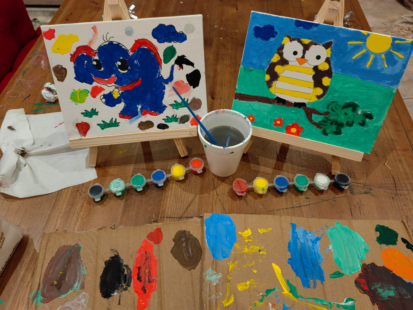 Alayjah, Kids' Easel & Pre-Printed Canvas , 1 Piece, 8 Fun Designs for Creative Painting, Easy & Mess-Free Art 20100100حامل ولوحات قماش مرسومة مسبقًا للأطفال، قطعة واحدة، 8 تصاميم ممتعة للرسم الإبداعي، نشاط فني سهل ونظيف