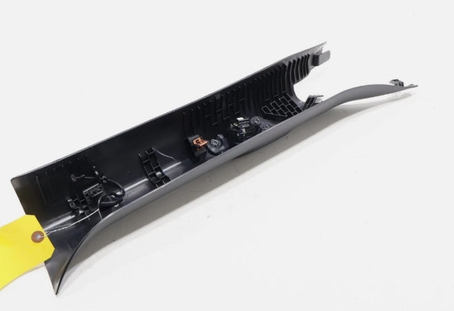 Used 2024-2025 Ford Mustang Coupe Windshield Left A-Pillar Trim Cover & Speaker – غطاء عمود الزجاج الأمامي الأيسر مع سماعة مستعمل فورد موستانج كوبيه 2024–2025