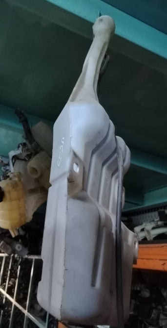 Used Chevrolet Camaro Washer Reservoir 2013-2014 – خزان مياه المساحات مستعمل لشفروليه كمارو 2013–2014