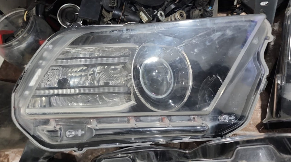 Used Ford Mustang Headlights (Driver & Passenger Side) | 2014 Original شمعات أمامية موستنج أصلية مستعملة (يمين + يسار) موديل 2014