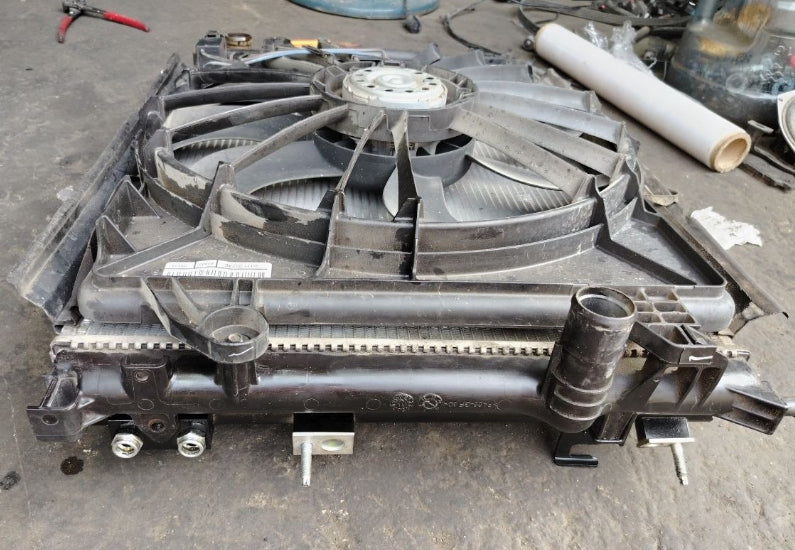 Used 2014–2022 Dodge Charger Radiator Kit – OEM Cooling System, طقم راديتر مستعمل لدودج تشارجر 2014–2022 – نظام تبريد أصلي من المصنع