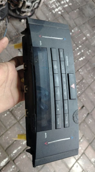 Used Original Lexus RC Radio Head Unit (2017–2018) – OEM Genuine قطعة أصلية مستعملة – وحدة راديو / مسجل السيارة لسيارة لكزس RC (موديلات 2017–2018