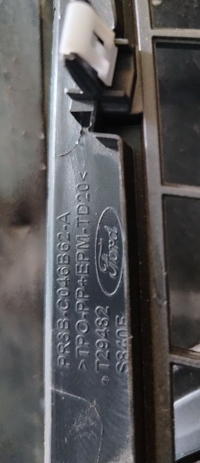 Used 2024+ Ford Mustang GT Dashboard Defroster Vent – Front Dash Air Outlet Vent Assembly - مستعمل فتحة تهوية مزيل الضباب لواجهة لوحة العدادات فورد موستانج GT 2024+ – مجموعة فتحات تهوية هواء لوحة العدادات الأمامية الأصلية