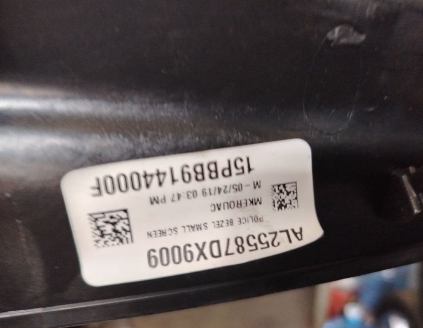 Used 2015–2023 Dodge Charger Radio Bezel Dash Trim Speedometer – Dashboard Frame & Instrument Panel Surround - مستعمل إطار راديو لوحة العدادات وقطع التزيين حول عداد السرعة لدودج تشارجر 2015–2023 – إطار لوحة العدادات والمحيط بلوحة العدادات الأصلية