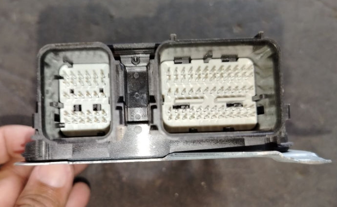 Used 2024–2025 Ford Mustang GT Fastback RWD Airbag SRS Control Module – OEM Safety Component وحدة تحكم وسادة هوائية (SRS) مستعملة لفورد موستانج GT فاستباك RWD 2024–2025 – قطعة أمان أصلية