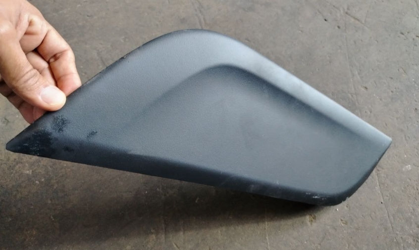 Used 2024 Ford Mustang Driver Console Side Trim Garnish - قطعة تريم جانبية لوحدة التحكم (الكونسول) جهة السائق مستعملة لفورد موستانج 2024