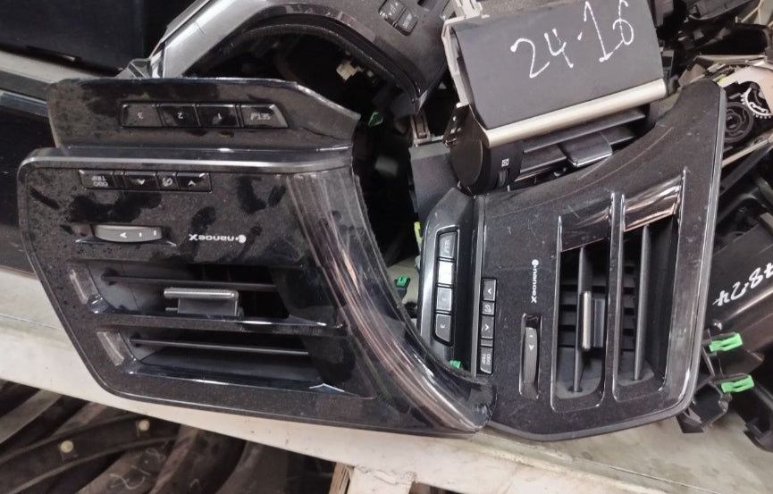 Used Original Lexus NX-RX Dashboard AC Vent Grill – Right Side (Driver Side) 2024 – OEM Genuine قطعة أصلية مستعملة – شبك مكيف لوحة القيادة الأيمن (جهة السائق) لسيارة لكزس NX-RX موديل 2024