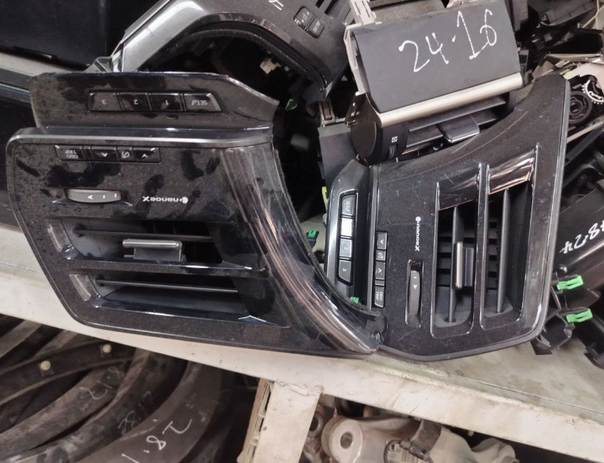Used Original Lexus RC Dashboard AC Vent Grill (2017) – OEM Genuine قطعة أصلية مستعملة – شبك فتحة مكيف لوحة القيادة لسيارة لكزس RC موديل 2017