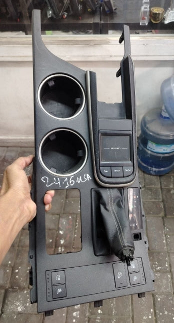 Used Original Lexus RC Cup Holder Assembly 2015-2018 – OEM Genuine قطعة أصلية مستعملة – حامل الأكواب لسيارات لكزس RC موديل 2015-2018