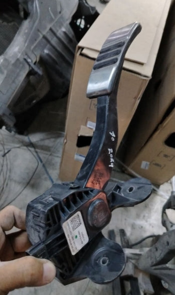 Used Ford Mustang Accelerator Pedal 2011-2023 - دواسة تسارع فورد موستنج 2011-2023 مستعملة