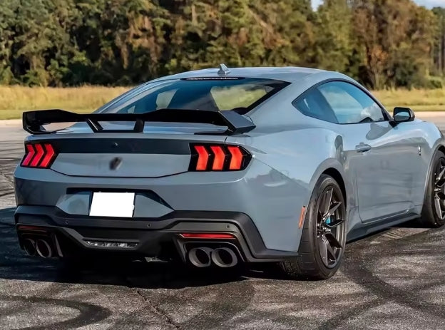 Dry Carbon Fiber Rear Trunk Cover – Body Kit Trunk Lid Trim Panel for Ford Mustang Dark Horse 2024+ غطاء صندوق خلفي من ألياف الكربون الجافة – طقم غطاء وتريم غطاء الصندوق الخلفي لسيارة فورد موستانج دارك هورس 2024+