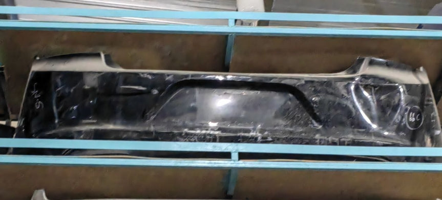 Used Chevrolet Camaro Rear Bumper 2016 to 2019 - صدام خلفي مستعمل لشفروليه كمارو 2016 إلى 2019