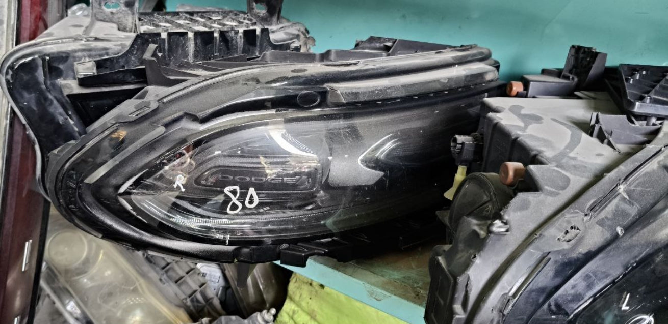 Used Dodge Charger Headlight 2016 to 18 (1 Piece)- مصباح أمامي مستعمل لدودج تشارجر 2016–2018 – قطعة واحدة