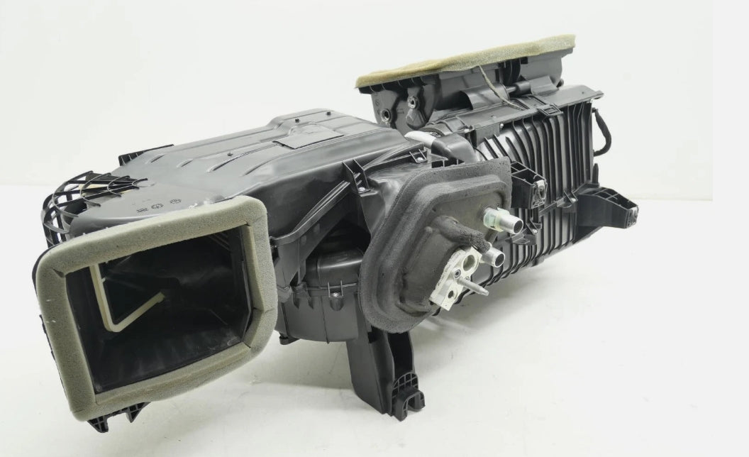 Used Ford Mustang 2025 A/C Evaporator & Heater Core Assembly – تجميع مبخر ومبادل حرارة نظام التكييف مستعمل لفورد موستانج 2025