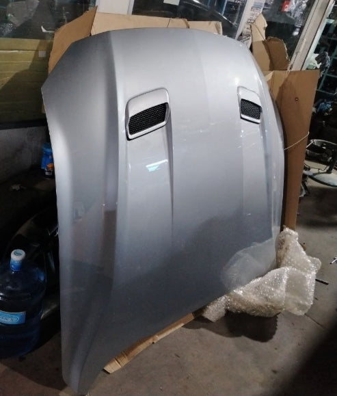 Ford Mustang 2018 to 2023 front Bonnet – New, 8-Cylinder, Durable & Stylish Replacement غطاء محرك أمامي جديد لفورد موستنج 2018 إلى 2023 – مناسب لمحرك 8 سلندر، تصميم أنيق ومتين، بديل عالي الجودة يمنح السيارة مظهراً رياضياً مميزاً.