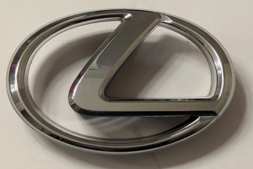 Used Lexus LS430 2000-2006 Front Emblem Badge | لكزس LS430 شعار أمامي