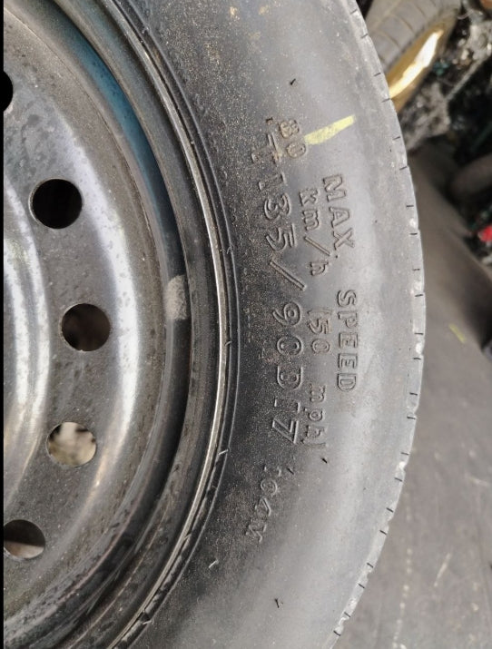 Used Dodge Charger Spare Tire 135/90R17 – 1 Piece, إطار احتياطي مستعمل لدودج تشارجر بمقاس 135/90R17 – قطعة واحدة