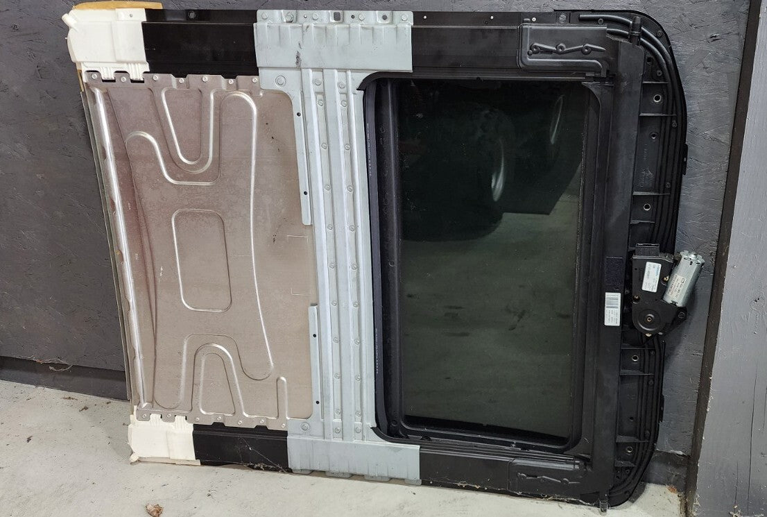 USed BMW E46 Coupe 1999-2005 sunroof complete | بي ام دبليو E46 كوبيه sunroof complete