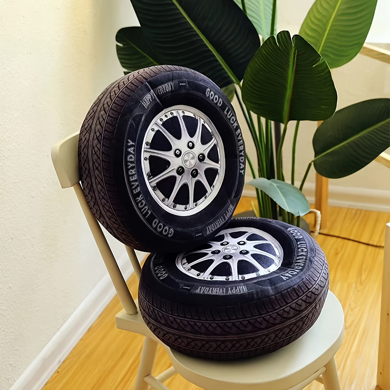 1pc Contemporary Car Tire Design  Pillow قطعة واحدة من وسادة بتصميم إطار السيارة المعاصر