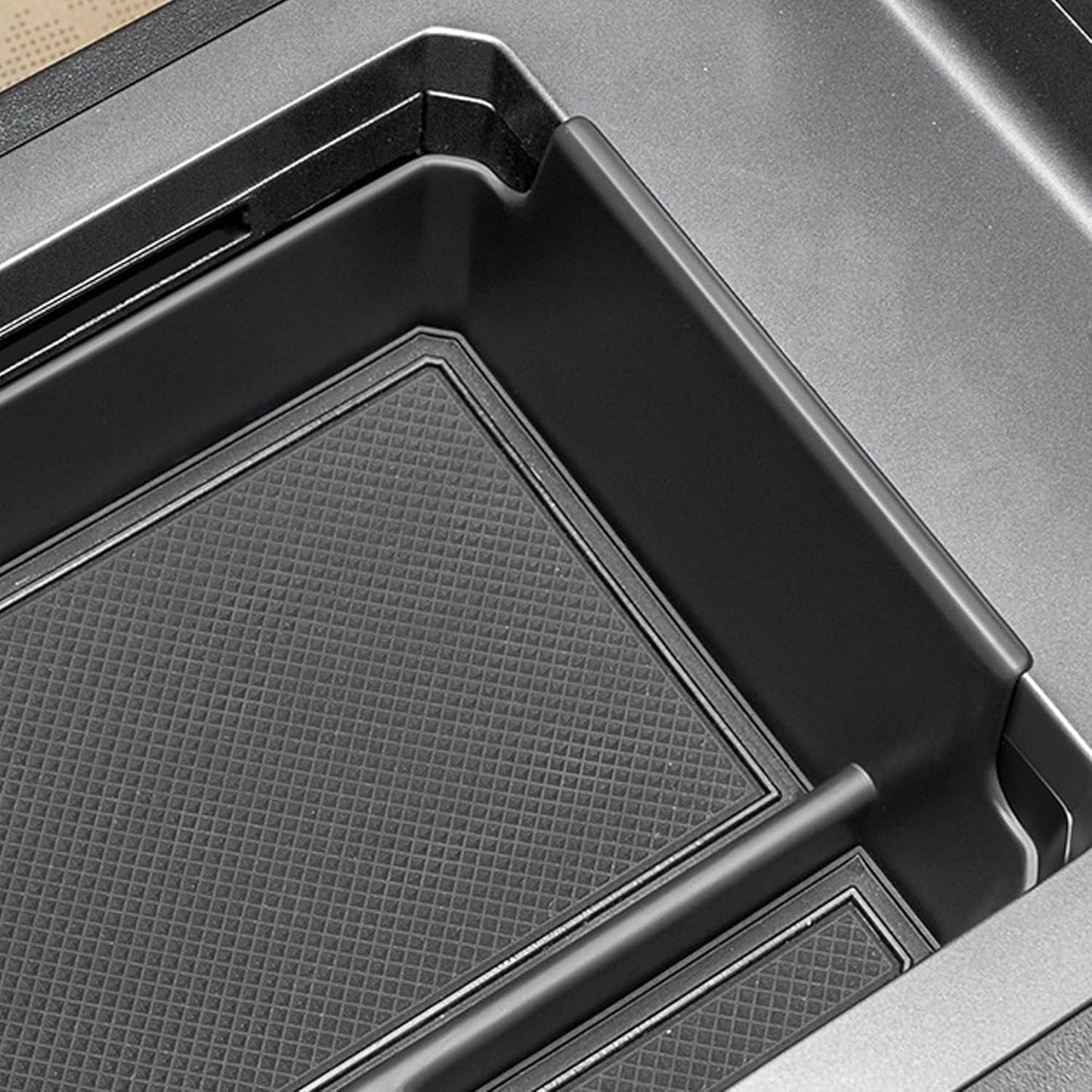 Alayjah, Center Console Organizer for Jetour Traveler T2, 1 Pc, Armrest Storage Box, Extra Space in Front of Armrest منظم الكونسول الوسطي لجيتور ترافلر T2، صندوق تخزين لمسند الذراع، تصميم أسود متين (Special Prices for Sellers  اسعار خاصة للتجار )