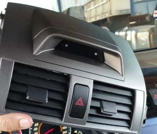 AC Vent Toyota Corolla 2008 – 2013 فتحات مكيف مع ريش تويوتا كورولا 2008-2013 مع شاشة ساعة ( سكراب )