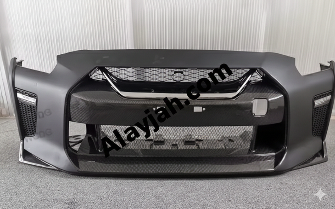 OEM-Style Carbon Fiber Half Body Kit – Front Bumper Lip with Exhaust Cut-Outs for Nissan GTR R35 (2013–2019) طقم هيكل نصف أمامي من ألياف الكربون بتصميم OEM – شفرة صدام أمامي مع فتحات عادم لسيارة نيسان GTR R35 (2013–2019)