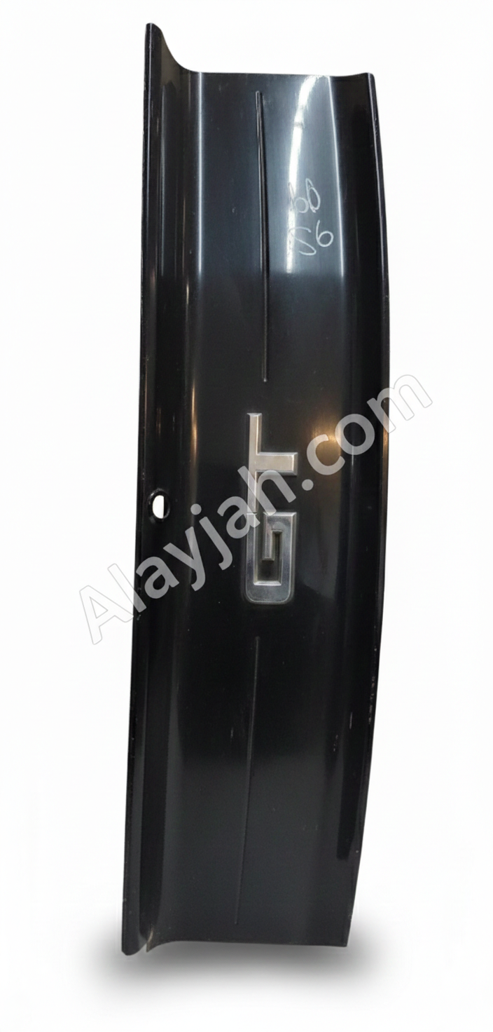 Used Ford Mustang 2018 to 2023 GT 8-Cylinder Rear Trunk Panel - مستعمل لوحة صندوق خلفي فورد موستانج GT 8 سلندر 2018 إلى 2023