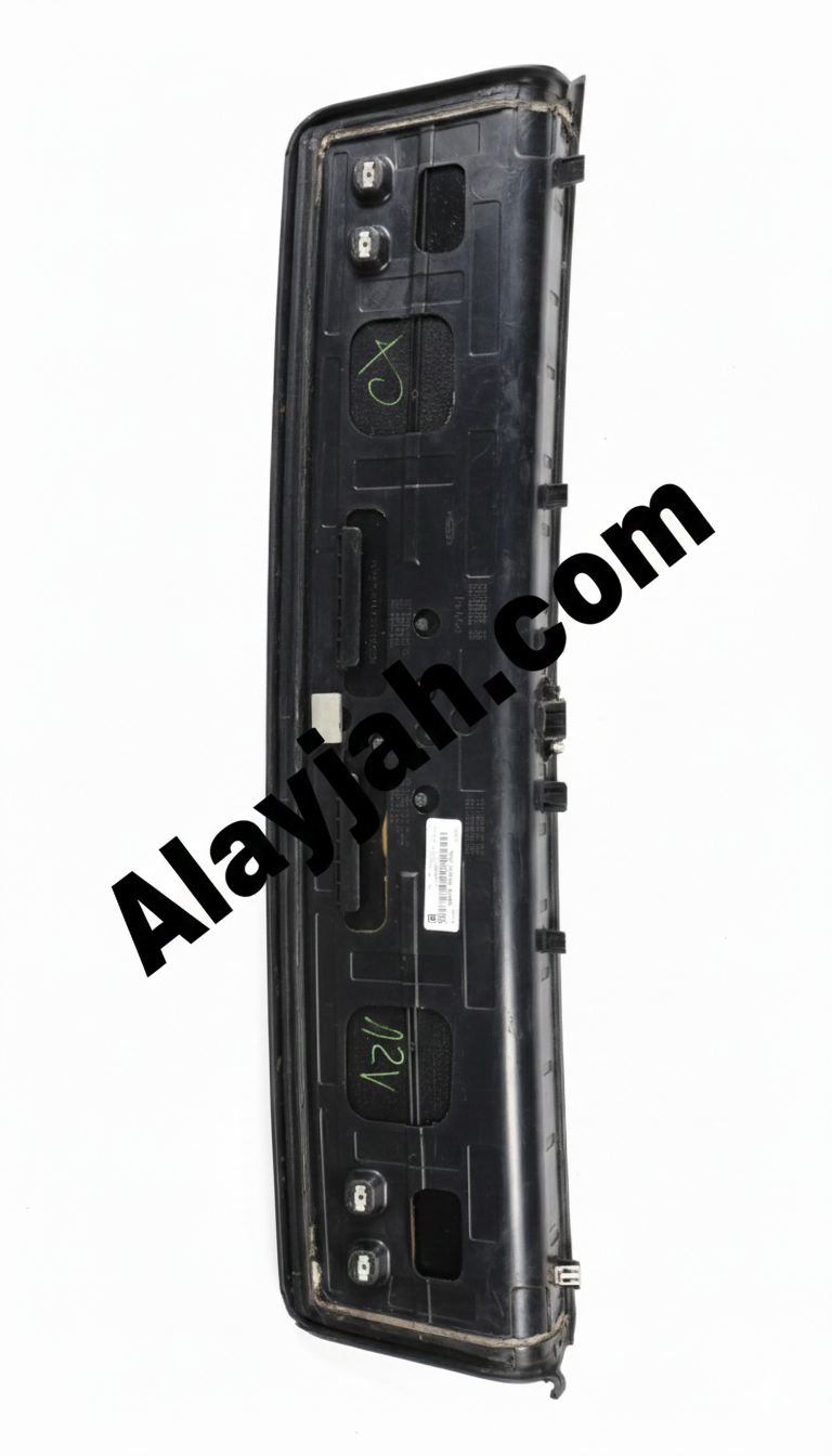 Used Ford Mustang 2018 to 2023 GT 8-Cylinder Rear Trunk Panel - مستعمل لوحة صندوق خلفي فورد موستانج GT 8 سلندر 2018 إلى 2023