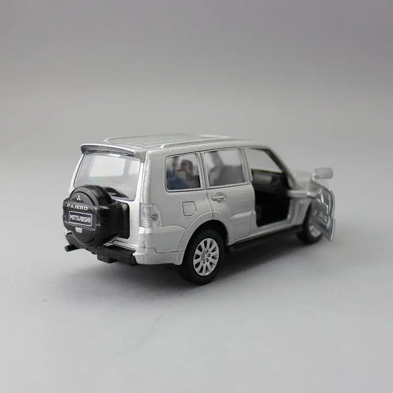 Caipo 1:43 PAJERO Alloy Diecast Model نموذج سيارة مستبيشي باجيرو