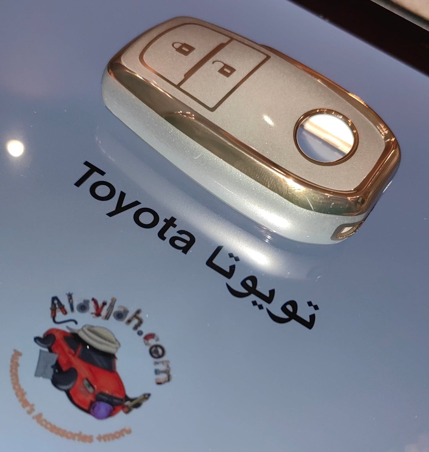 غطاء مفتاح تويوتا زرين مع فتحة للشعار Toyota key case with 2 buttons and logo hole