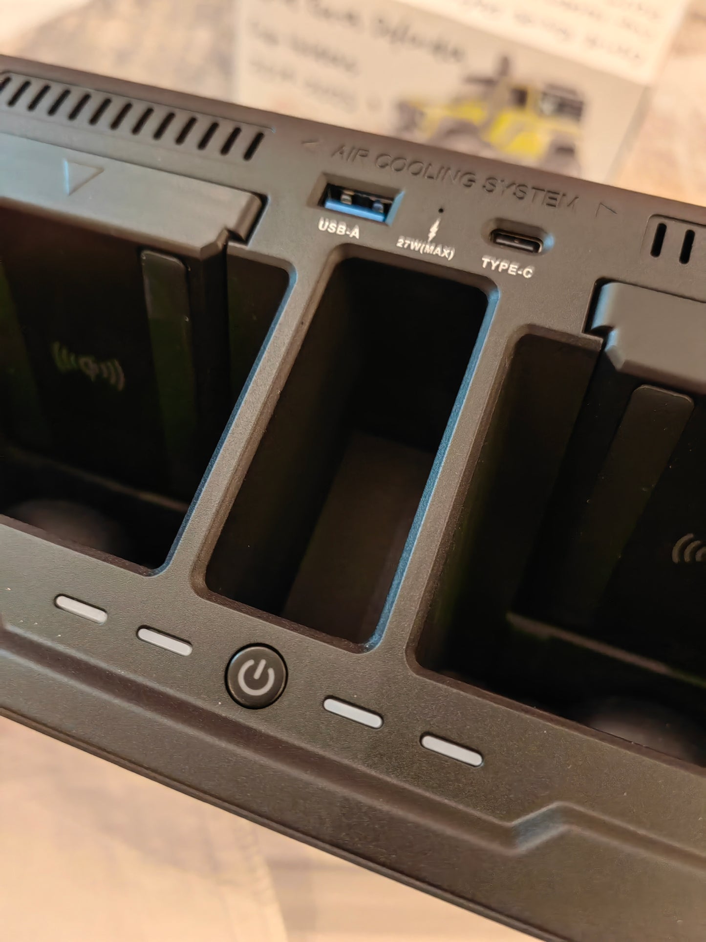 ضمان لمدة سنة واحدة صندوق تخزين حامل شاحن سيارة لاسلكي - متوافق مع LR Defender 90/110 2D/4D (2020+)One year warranty Wireless Car Charger Mount Storage Box – Compatible with LR Defender 90/110 2D/4D (2020+),10500130