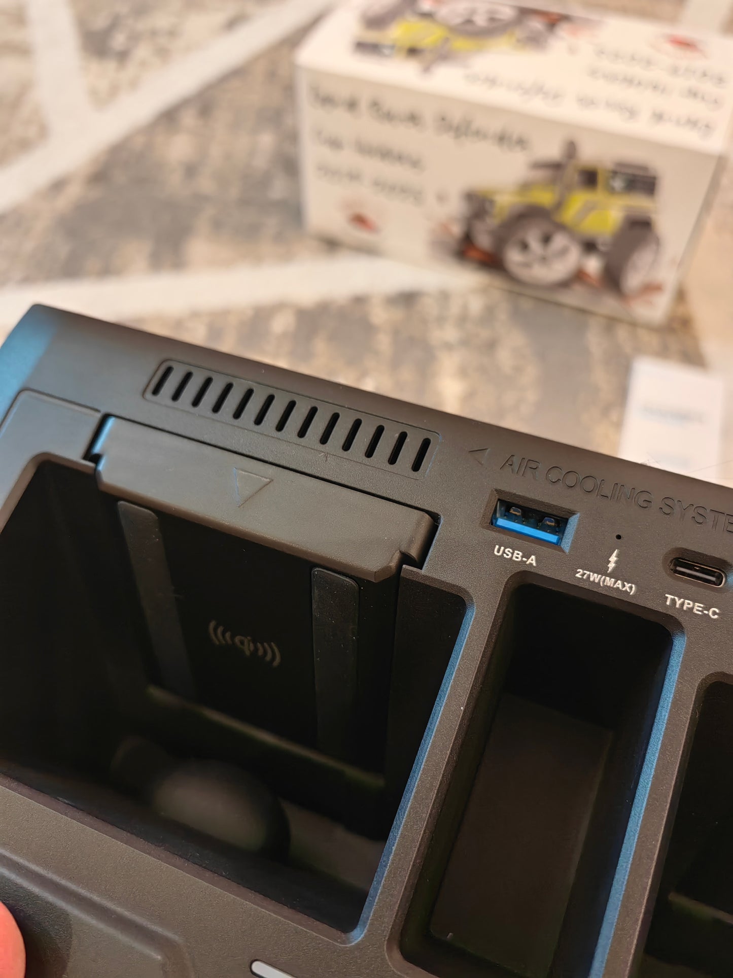 ضمان لمدة سنة واحدة صندوق تخزين حامل شاحن سيارة لاسلكي - متوافق مع LR Defender 90/110 2D/4D (2020+)One year warranty Wireless Car Charger Mount Storage Box – Compatible with LR Defender 90/110 2D/4D (2020+),10500130