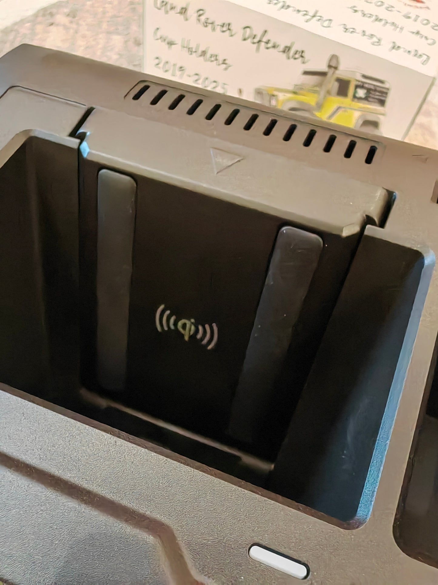 ضمان لمدة سنة واحدة صندوق تخزين حامل شاحن سيارة لاسلكي - متوافق مع LR Defender 90/110 2D/4D (2020+)One year warranty Wireless Car Charger Mount Storage Box – Compatible with LR Defender 90/110 2D/4D (2020+),10500130