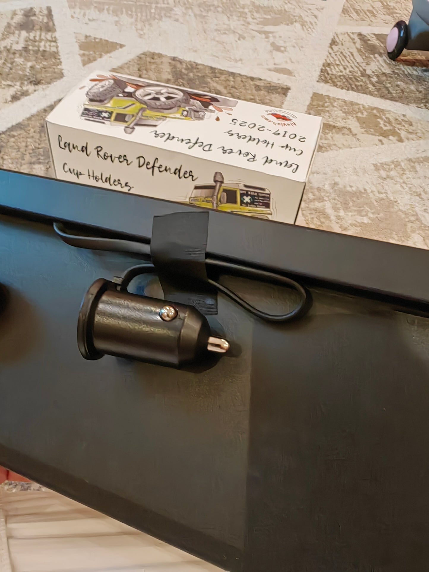 ضمان لمدة سنة واحدة صندوق تخزين حامل شاحن سيارة لاسلكي - متوافق مع LR Defender 90/110 2D/4D (2020+)One year warranty Wireless Car Charger Mount Storage Box – Compatible with LR Defender 90/110 2D/4D (2020+),10500130
