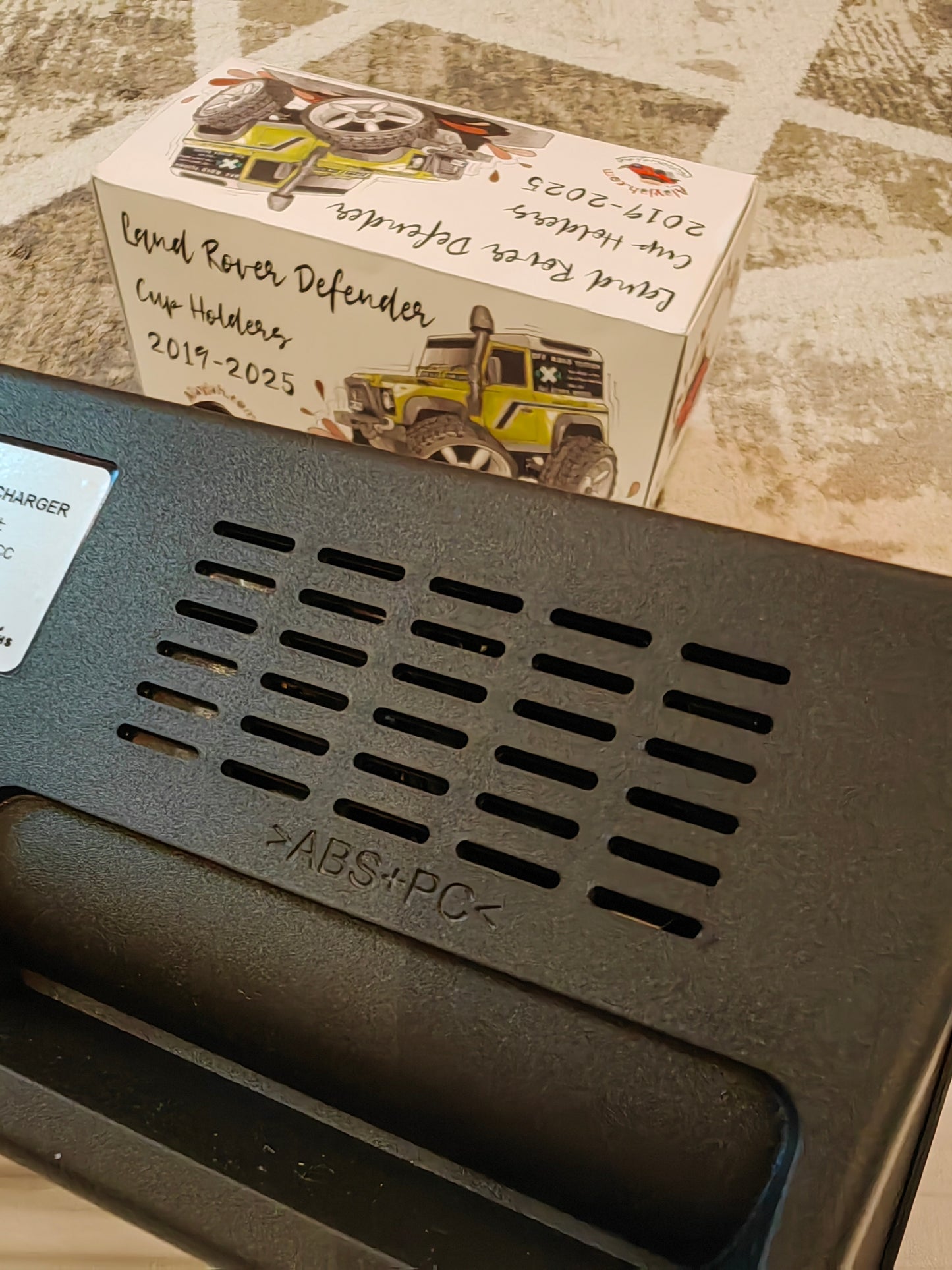 ضمان لمدة سنة واحدة صندوق تخزين حامل شاحن سيارة لاسلكي - متوافق مع LR Defender 90/110 2D/4D (2020+)One year warranty Wireless Car Charger Mount Storage Box – Compatible with LR Defender 90/110 2D/4D (2020+),10500130