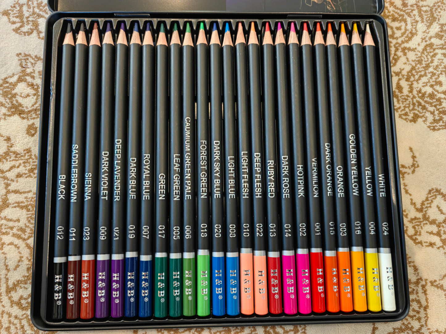 Professional 24-Color Wooden Pencil Set in Tin Box,Premium Artist Colored Pencils 20100380 أقلام تلوين خشبية 24 لون في علبة معدنية – أقلام تلوين فنية مميزة