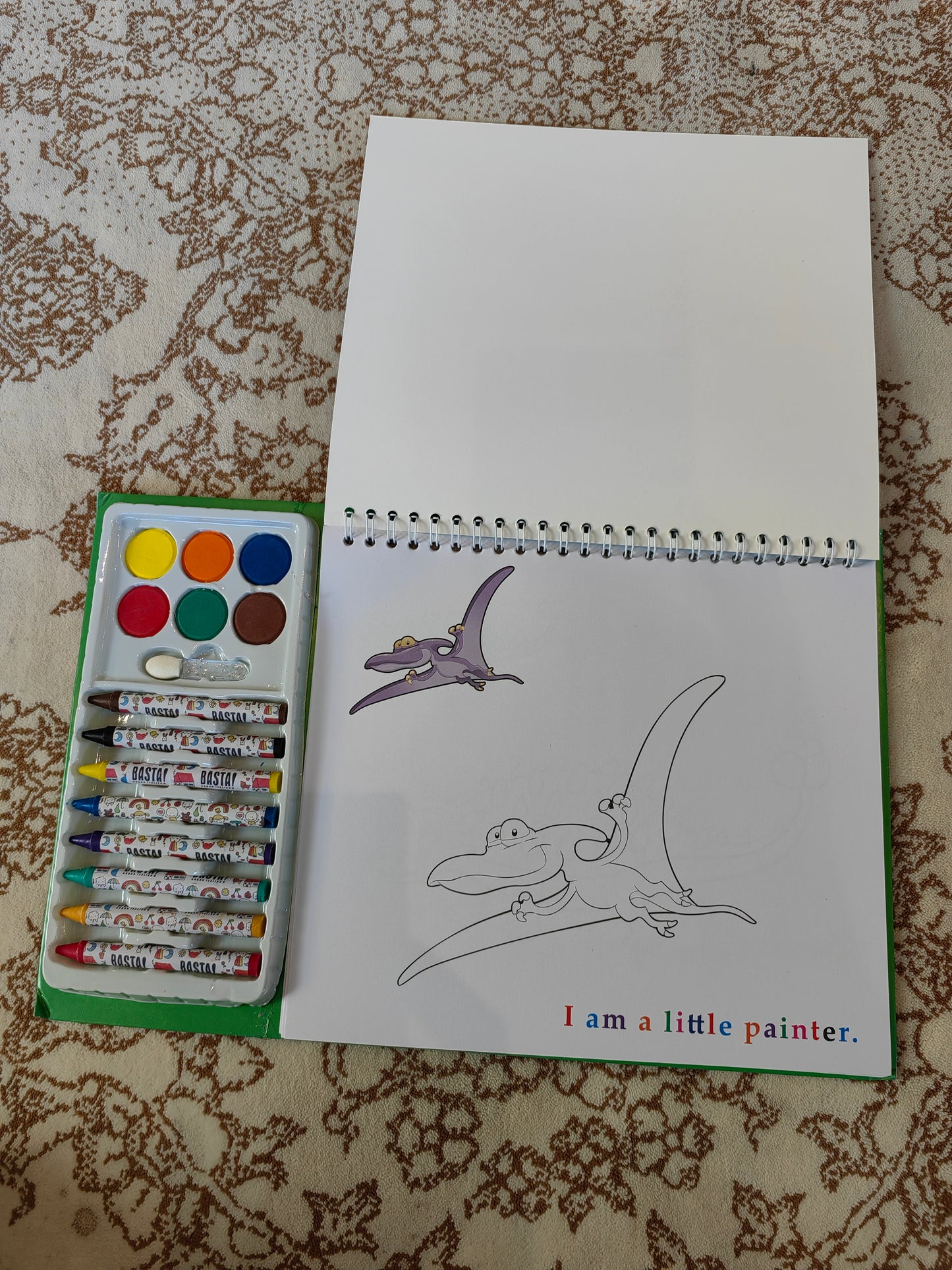 custom kids coloring book with crayons دفتر تلوين الوان بان باستيل والوان شمعية