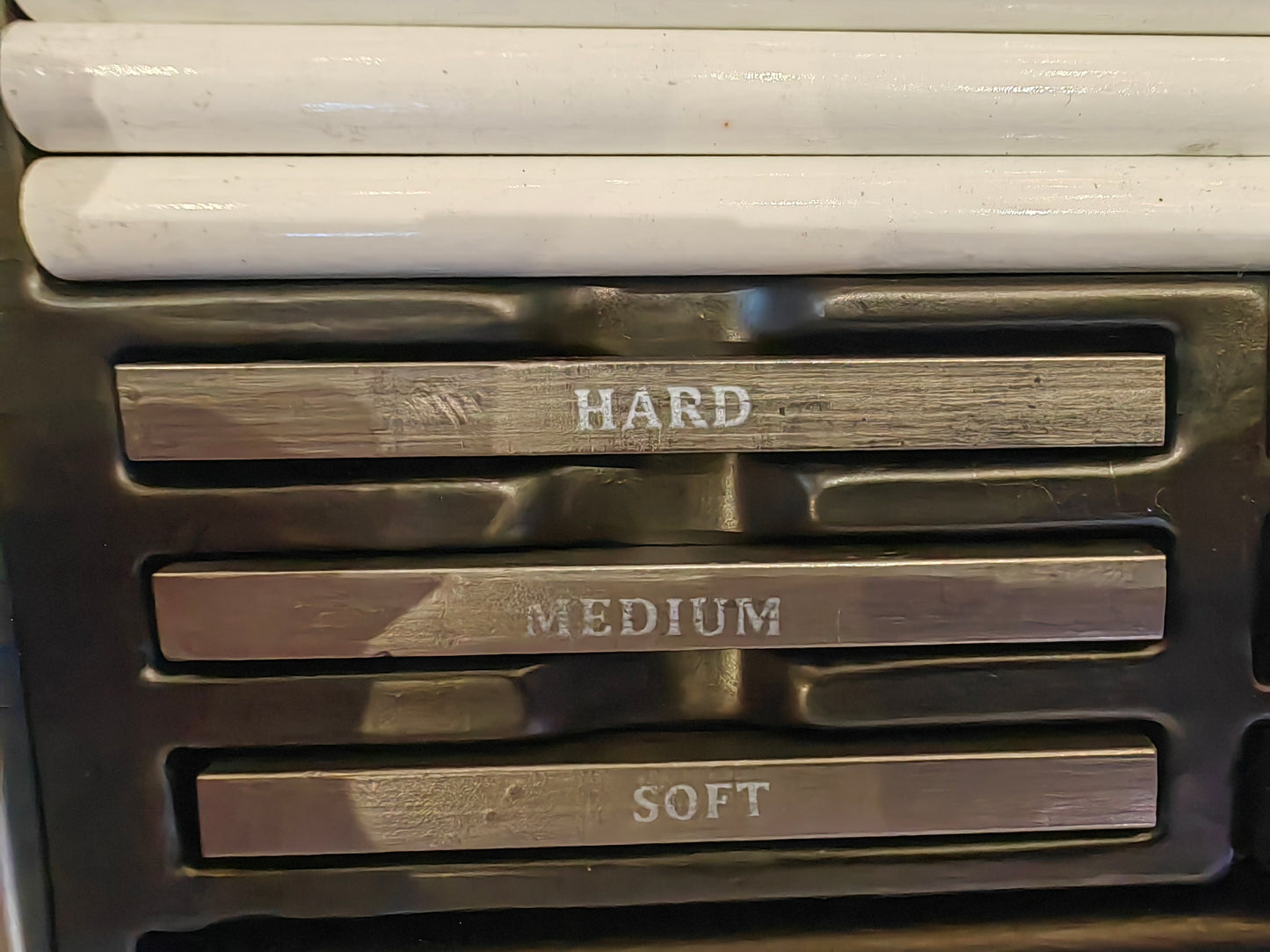 Alayjah, 12-Piece Mini Portable Art Set, Sketching, Pastel & Charcoal Pencil Kit for Travel & On-the-Go Creativity،   طقم أقلام رسم وباستيل وفحم مثالي للسفر والإبداع أثناء التنقل