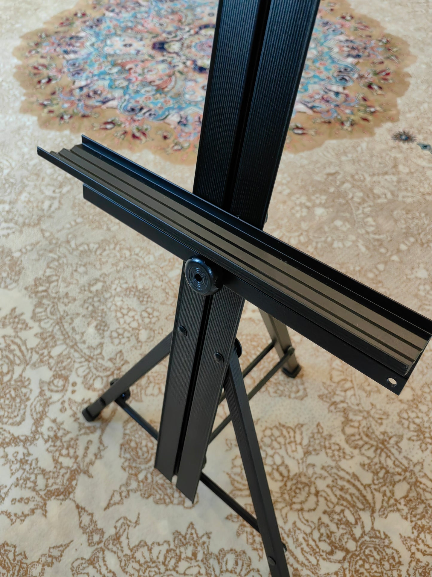 Alayjah, Painting Canvas Holder, 1 Pc , Black Aluminum Foldable Table Easel Stand for Children & Artists, Portable Art Display Toolألَيْجا، حامل لوحات رسم، قطعة واحدة، حامل طاولة أسود من الألمنيوم قابل للطي للأطفال والفنانين، أداة عرض فنية محمولة