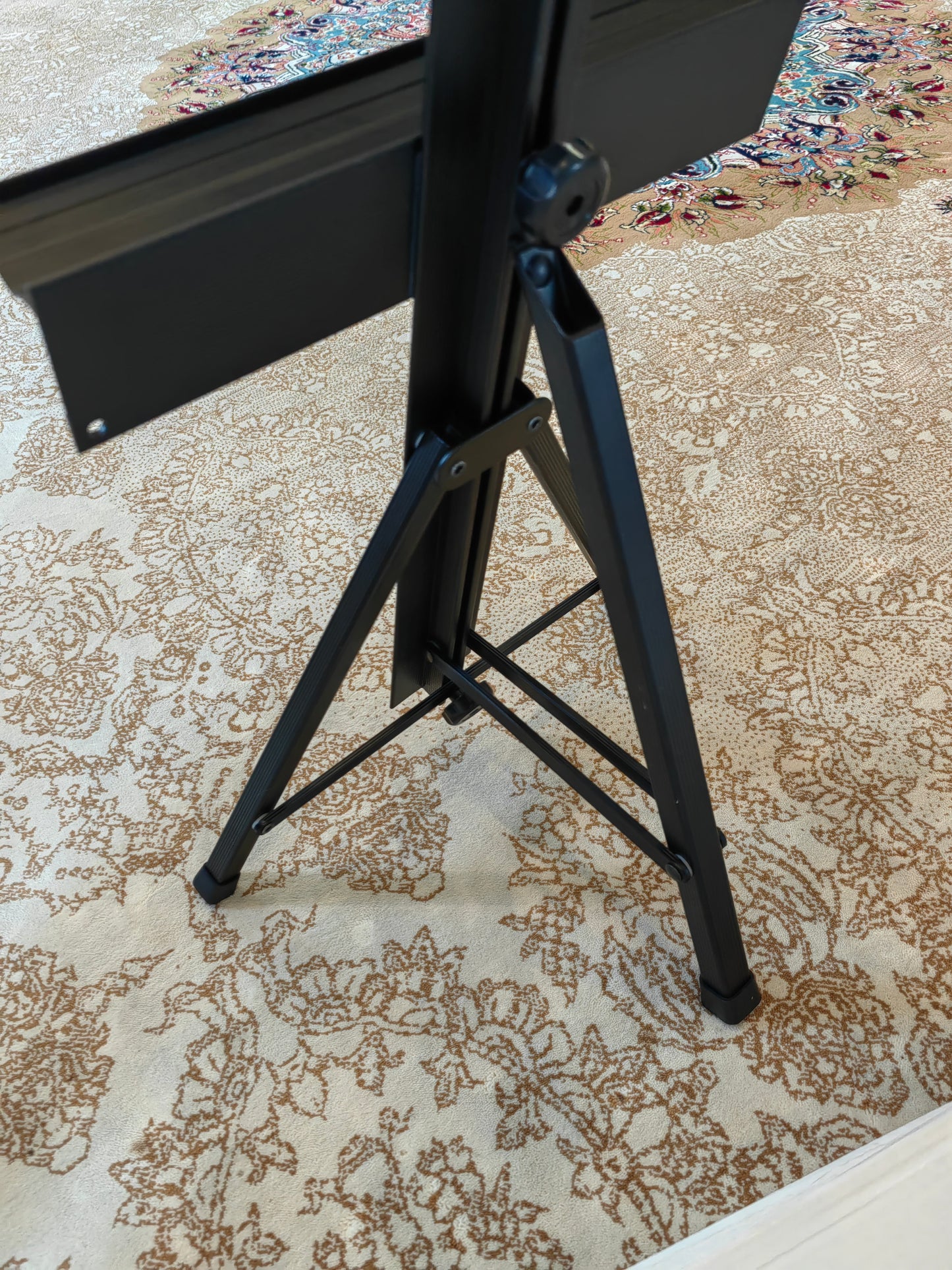 Alayjah, Painting Canvas Holder, 1 Pc , Black Aluminum Foldable Table Easel Stand for Children & Artists, Portable Art Display Toolألَيْجا، حامل لوحات رسم، قطعة واحدة، حامل طاولة أسود من الألمنيوم قابل للطي للأطفال والفنانين، أداة عرض فنية محمولة