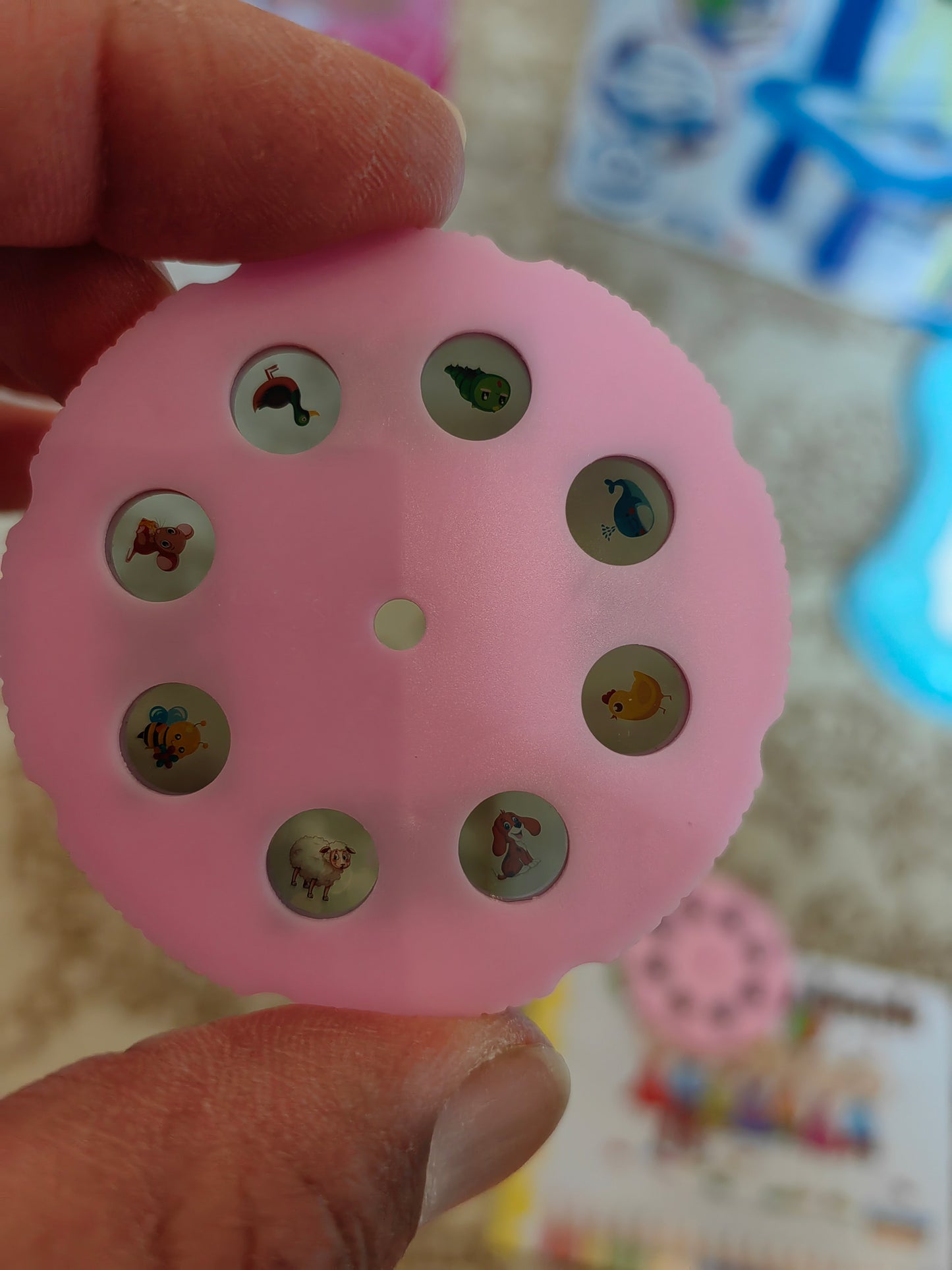 Alayjah LED Projector Art Table Toy – Kids Drawing & Painting Desk, Educational Learning, 1 Pc ألَيْجا طاولة عرض رسم LED – مكتب رسم وتلوين للأطفال، تعليمي وتعلمي، قطعة واحدة