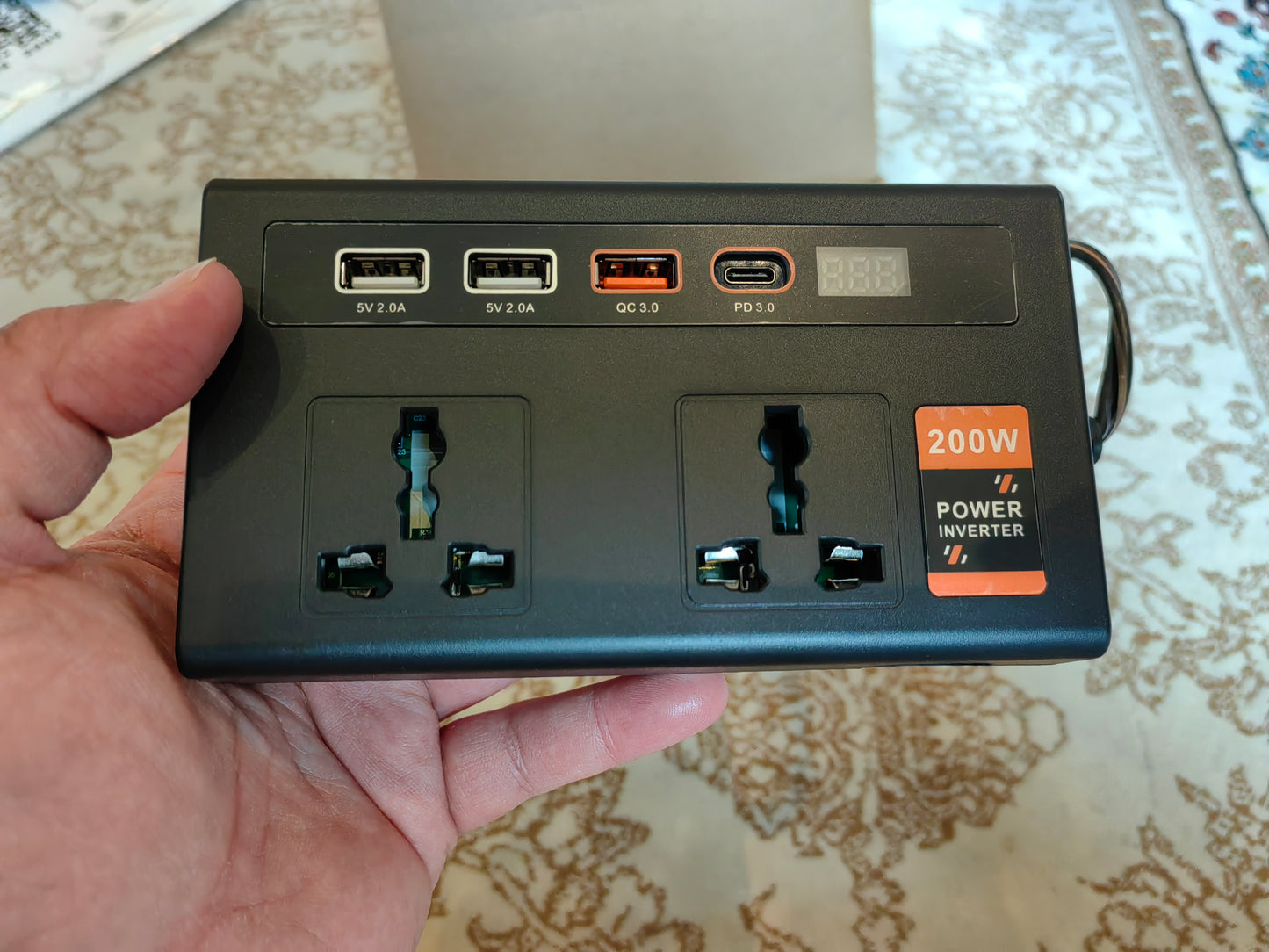 200W Power Inverter DC 12V to 110V with 4-Port USB Car Adapter – Includes PD & QC3.0 Fast Charging عاكس طاقة 200 واط من 12V DC إلى 110V مع شاحن سيارة بـ 4 منافذ USB – يدعم الشحن السريع PD وQC3.0