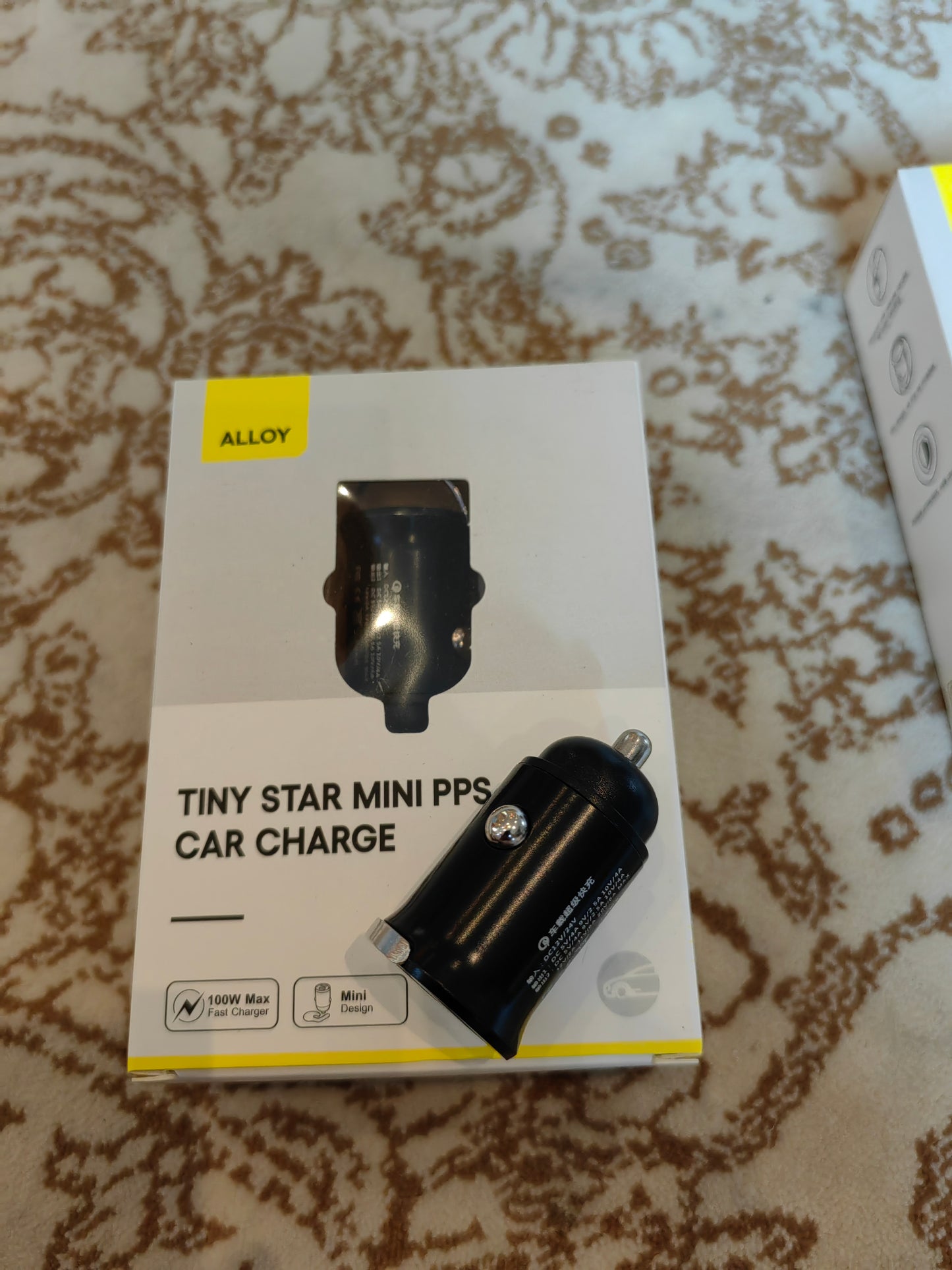 Retractable PD30W & QC3.0 Fast Car Charger – Metal Pull Tab Adapter with USB Port, High-Speed Charging for Phones, Tablets & More  شاحن سيارة سريع قابل للسحب PD30W وQC3.0 – محول معدني بلسان سحب مع منفذ USB,شحن عالي السرعة للهواتف والأجهزة اللوحية والمزيد