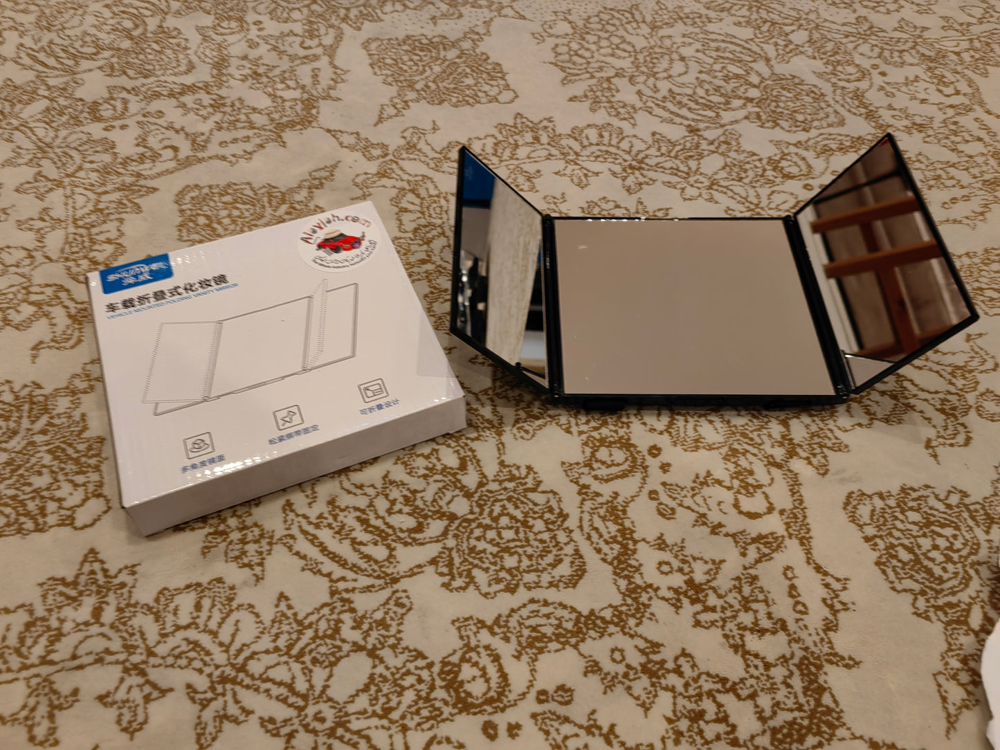 Universal 3-Way Foldable Car Vanity Mirror – Premium Trifold Interior Accessory for Sun Visor, Sunshade & On-the-Go Makeup  مرآة زينة ثلاثية قابلة للطي للسيارة – إكسسوار داخلي فاخر للواقي الشمسي وظلال الشمس وتطبيق المكياج أثناء التنقل