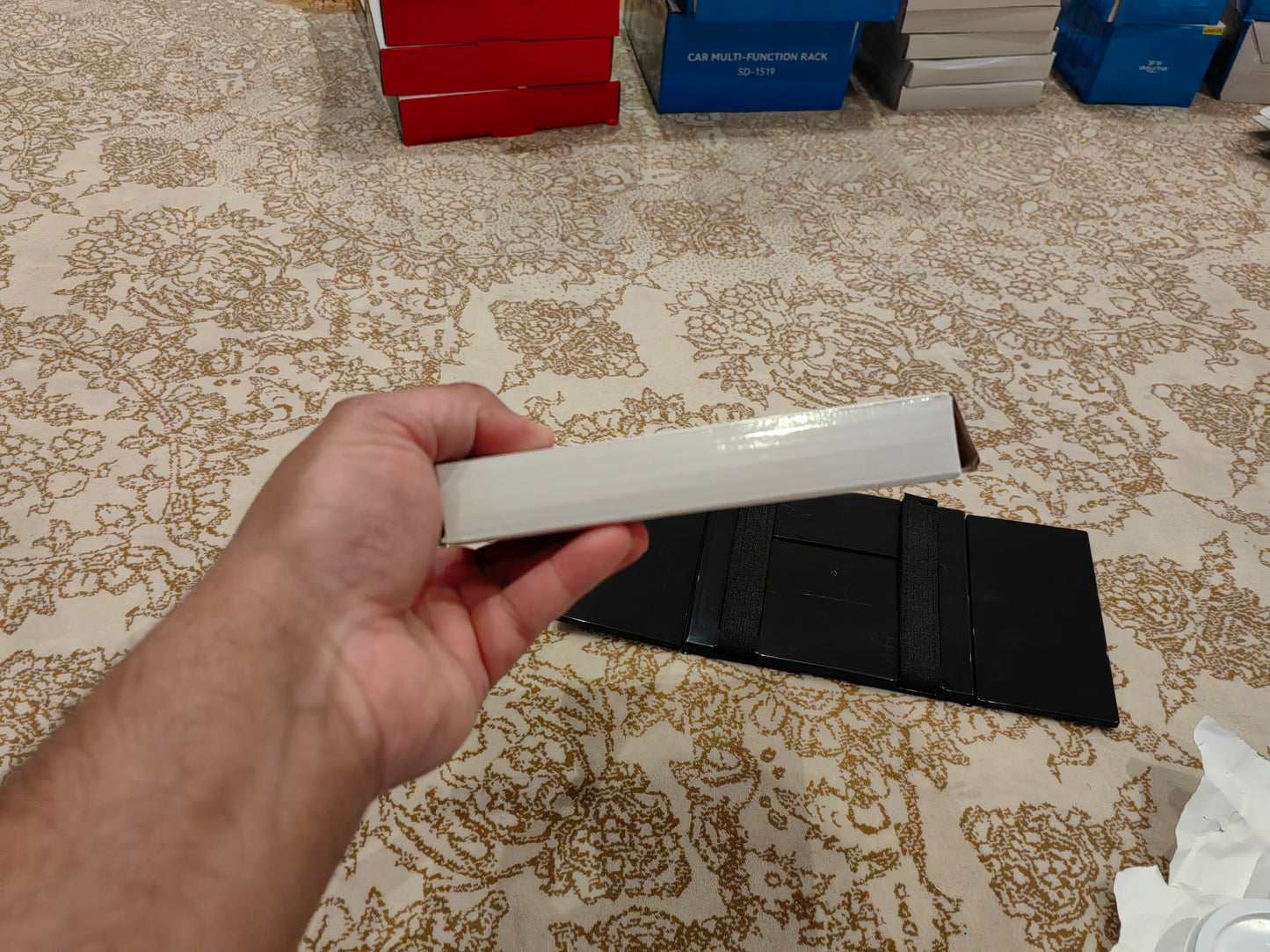 Universal 3-Way Foldable Car Vanity Mirror – Premium Trifold Interior Accessory for Sun Visor, Sunshade & On-the-Go Makeup  مرآة زينة ثلاثية قابلة للطي للسيارة – إكسسوار داخلي فاخر للواقي الشمسي وظلال الشمس وتطبيق المكياج أثناء التنقل