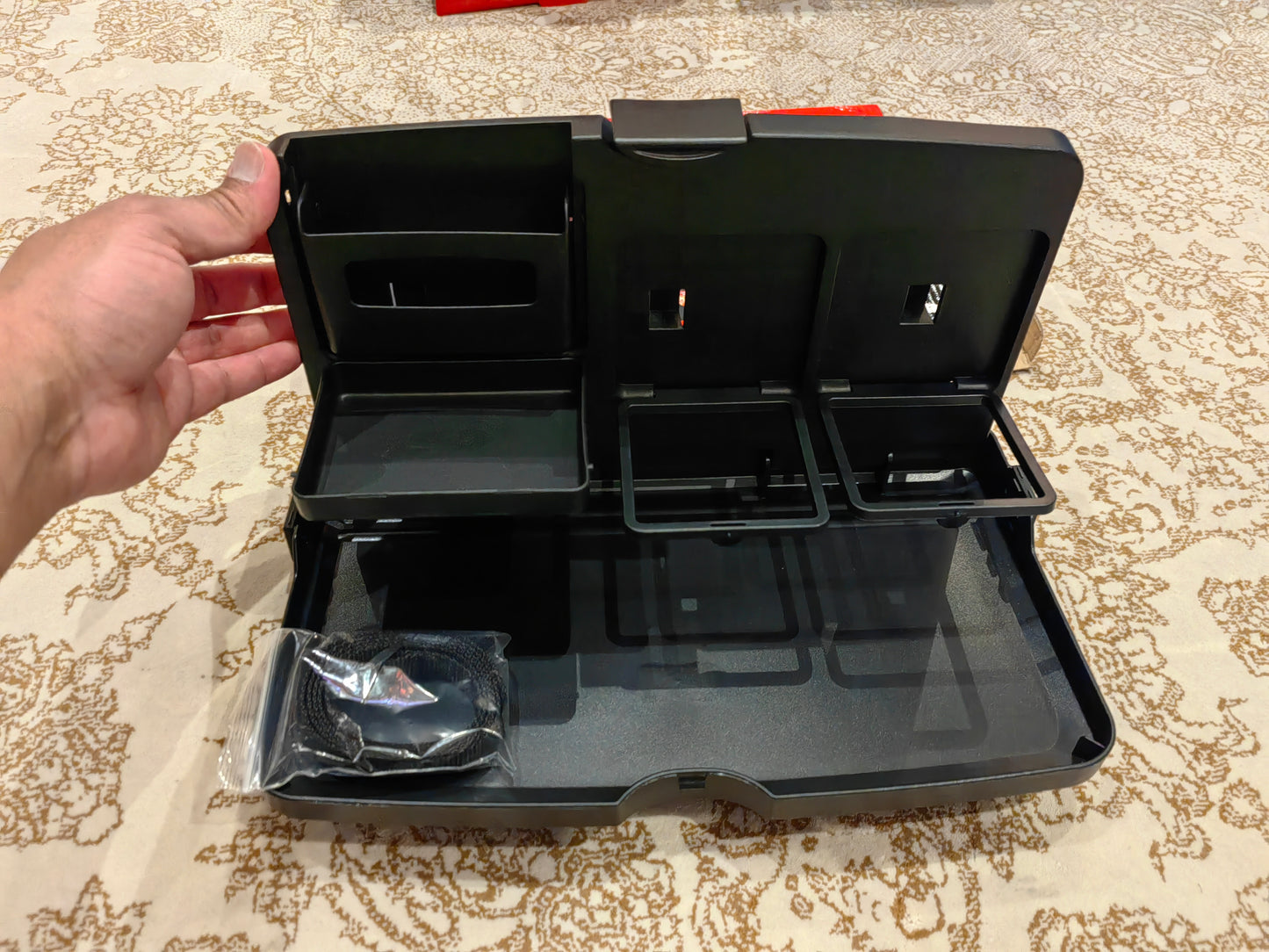 Portable Multifunctional Car Tray – Laptop & Food Tray Table for Travel, Work, and Car Interior Organization صينية سيارة متعددة الوظائف محمولة – طاولة لابتوب وطعام للسفر والعمل وتنظيم داخل السيارة