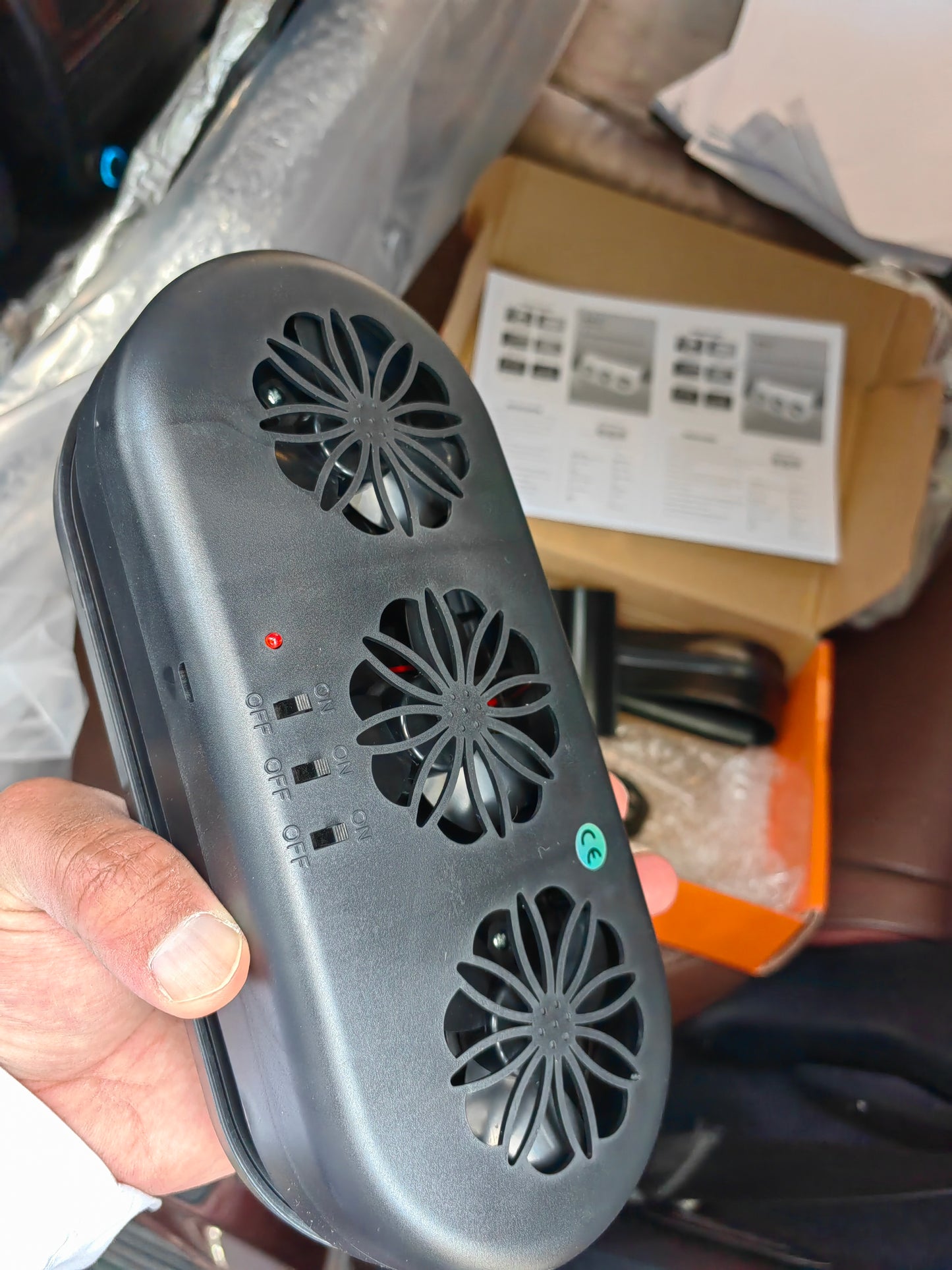 Alayjah, Solar Car Exhaust Fan, 1 Pc, Dual USB/Solar, 3-Speed Vent, Easy Install, Keeps SUV/Truck Cool ألايجاه، مروحة عادم شمسية للسيارة، USB مزدوج، 3 سرعات، سهلة التركيب، تبريد SUV/شاحنة